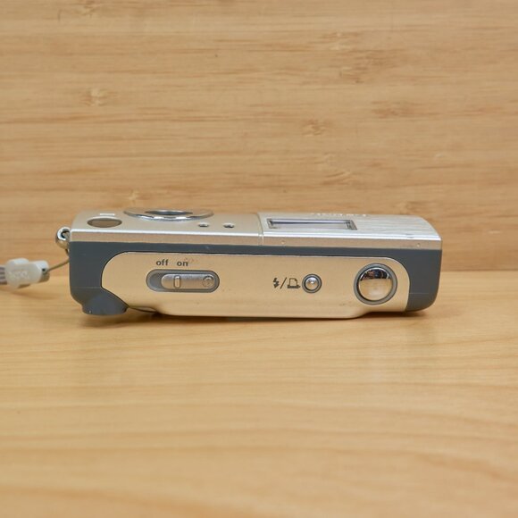 Vintage Kodak Easyshare LS420 2.1 MP Digital Camera, Silver, with original case - Picture 5 of 9